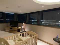 -上海滴水湖皇冠假日酒店