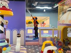 -新百广场(地铁站)