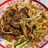 干炒牛河筋道香嫩一口气吃一大盘 白灼芥蓝补充vc