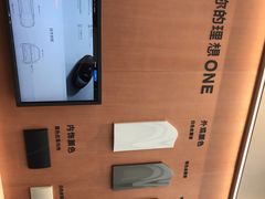 -理想汽车(世纪汇店)