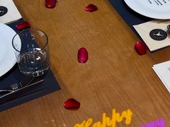 -Mark&Mars Restaurant