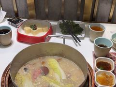 -洪氏嗨捞·猪肚鸡火锅(阳光天地店)