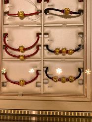 -菜百首饰店(东方新天地店)