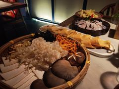 -尚尚仙·酸汤猪手·猪肚鸡火锅(华联万柳购物中心店)