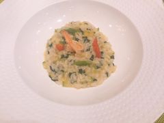 -香格里拉鱼跃地中海西餐厅·牛排披萨