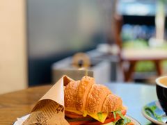 烟熏三文鱼三明治-野鸽子咖啡(航空路店)