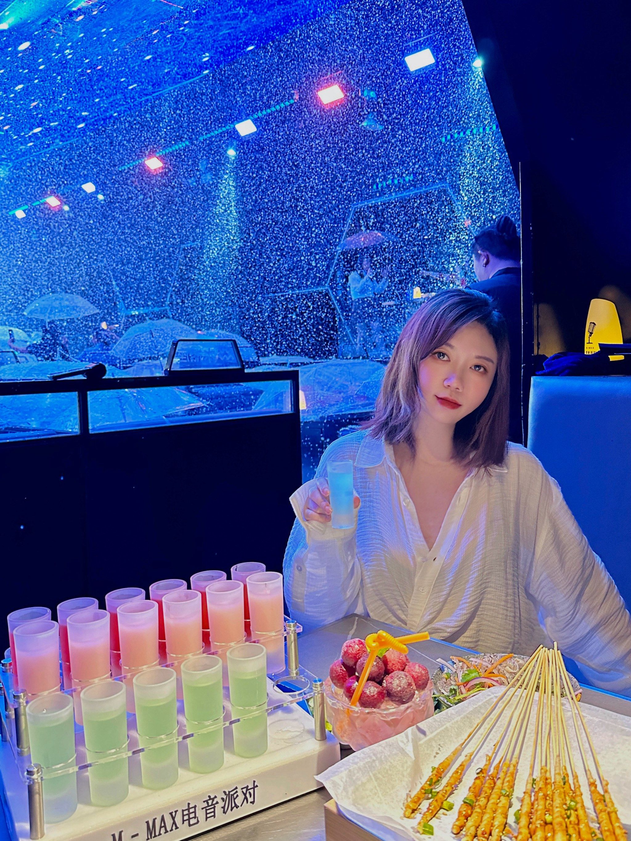 魔都的浪漫飘来了我大虹桥!这家酒吧真的太懂浪漫!