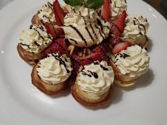 等叫草莓奶油芝士冰淇淋松饼-娜娜家·Nana's restaurant(国金汇店)