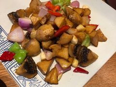 烤牛肝菌配菠萝-云海肴·汽锅鸡·云南菜(天山百盛优客店)