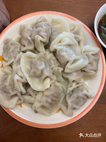 还没有买过速冻水饺吃，我妈很反对我吃速冻，觉得没得啥