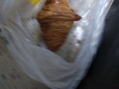 蔓越莓牛角-味多美蛋糕(看丹桥店)