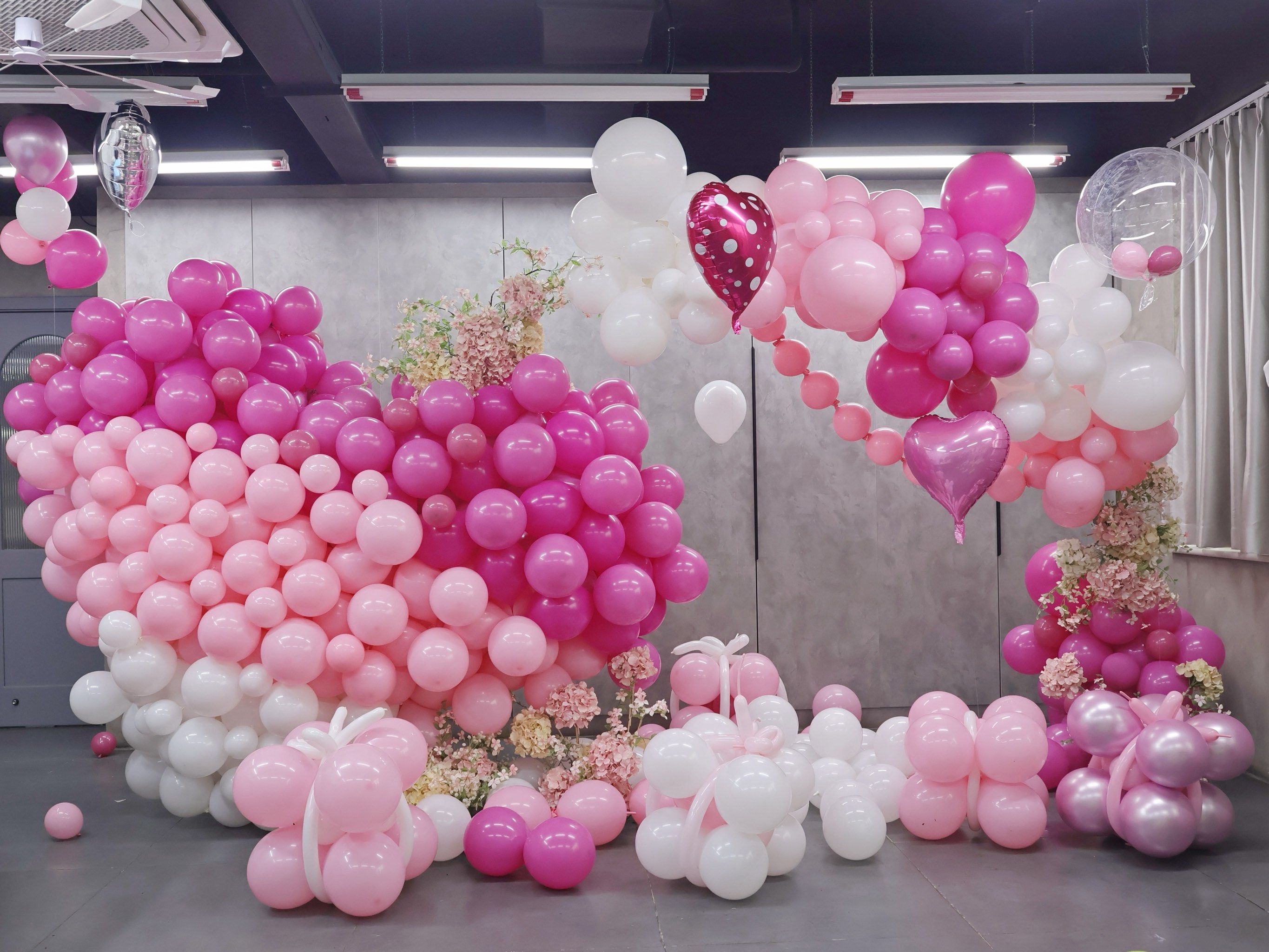 心形气球下的浪漫告白