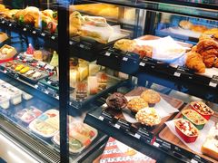 面包甜点陈列柜-星巴克(古象大酒店店)