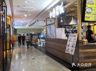 平时去万达广场比较少，要有事才会去逛逛，万达广场分为
