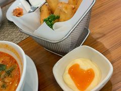 -Chom Cafe and Restaurant