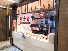 自助取餐区-亚洲国际大酒店·云顶阁旋转自助餐厅