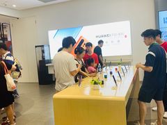 -华为授权体验店(中山公园来福士)