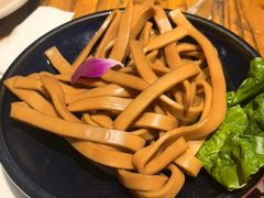 -老牌坊云南鱼豆花火锅(爱建店)