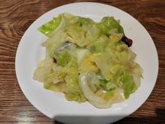 炝拌圆白菜-清真吴记门钉肉饼·喜多利