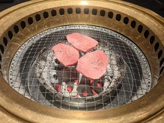 -山川小町·极番烧肉(新地假日广场店)