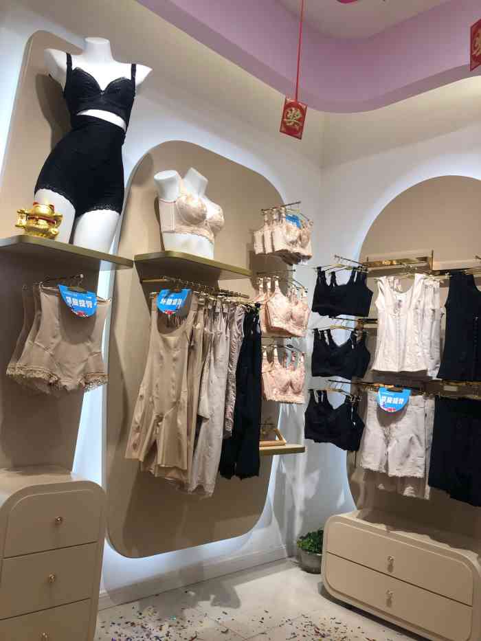 锁春(鹏瑞利青羊广场店)