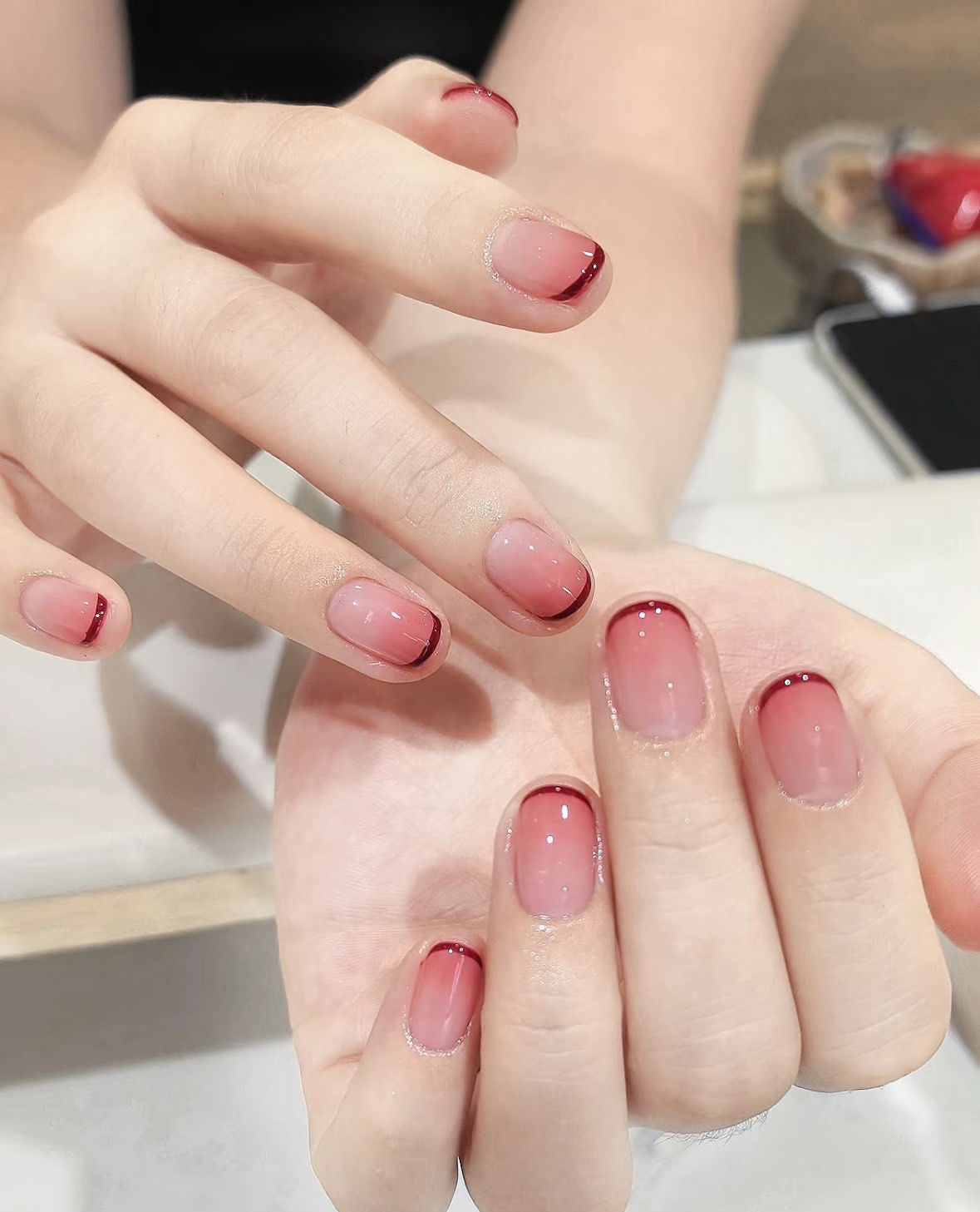 温温柔柔小短甲美甲💅🏻
红色法式