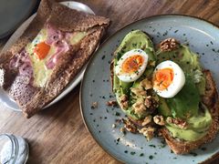 牛油果煮蛋吐司-RAC BAR(安福路店)