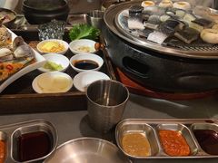 -围炉肉舍•炭烤活鳗•丹东海鲜烤肉(步行街店)