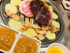 梅花肉-韩聚屋韩国烤肉餐厅(新北万达店)