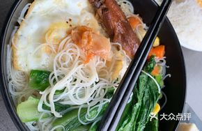 Braised Chicken Wing Rice Noodles