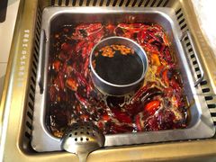 现钞底料牛油锅-雾都渣渣火锅(南城智汇城店)