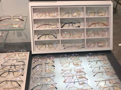 -回瑞眼镜·蔡司·依视路官方授权店(广益路万达店)