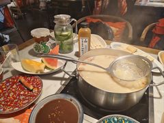 -尚尚仙·酸汤猪手·猪肚鸡火锅(华联万柳购物中心店)