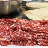 发现一家吃牛肉火锅的宝藏之地。牛肉都是现点先切