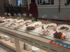 自助取餐区-绿岛港轩海鲜烤肉涮锅自助餐厅