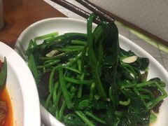菠菜炒木耳-莲香西域·正宗新疆菜(龙华店)