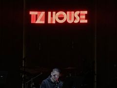 -TZ House音乐现场(来福士中心店)