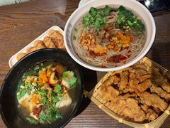 -爆炸头阿姨小四川正宗川味小吃(无任何分店)