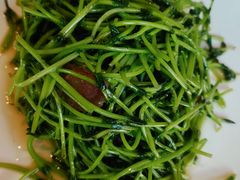 鸡油腊味炒豆苗-潮界(大学路店)