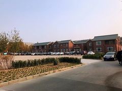 -中地华冠羽毛球俱乐部