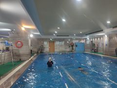 -小蓝鲸游泳培训基地(石景山店)