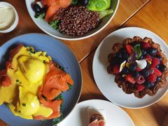 三文鱼牛油果沙拉-Money Shops(愚园路店)