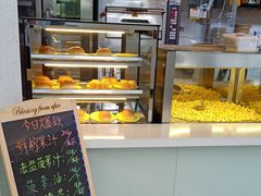 面包甜点陈列柜-椰小咖(亚龙湾东榕美食广场店)
