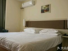 -莫泰酒店(上海虹桥北新泾地铁站天山路店)