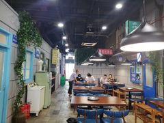 大堂-超越炭火牛蛙火锅鸡(河东店)