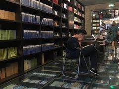 -钟书阁(松江泰晤士小镇店)