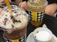 -莓园冰淇淋店