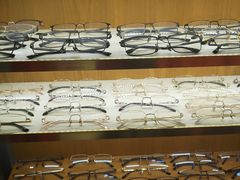 -优医视平价眼镜蔡司依视路折扣工厂店(十里堡店)