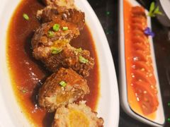 鸭蛋黄狮子头-梅飞酒家(名辉豪庭店)