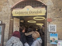 -Gelateria Dondoli
